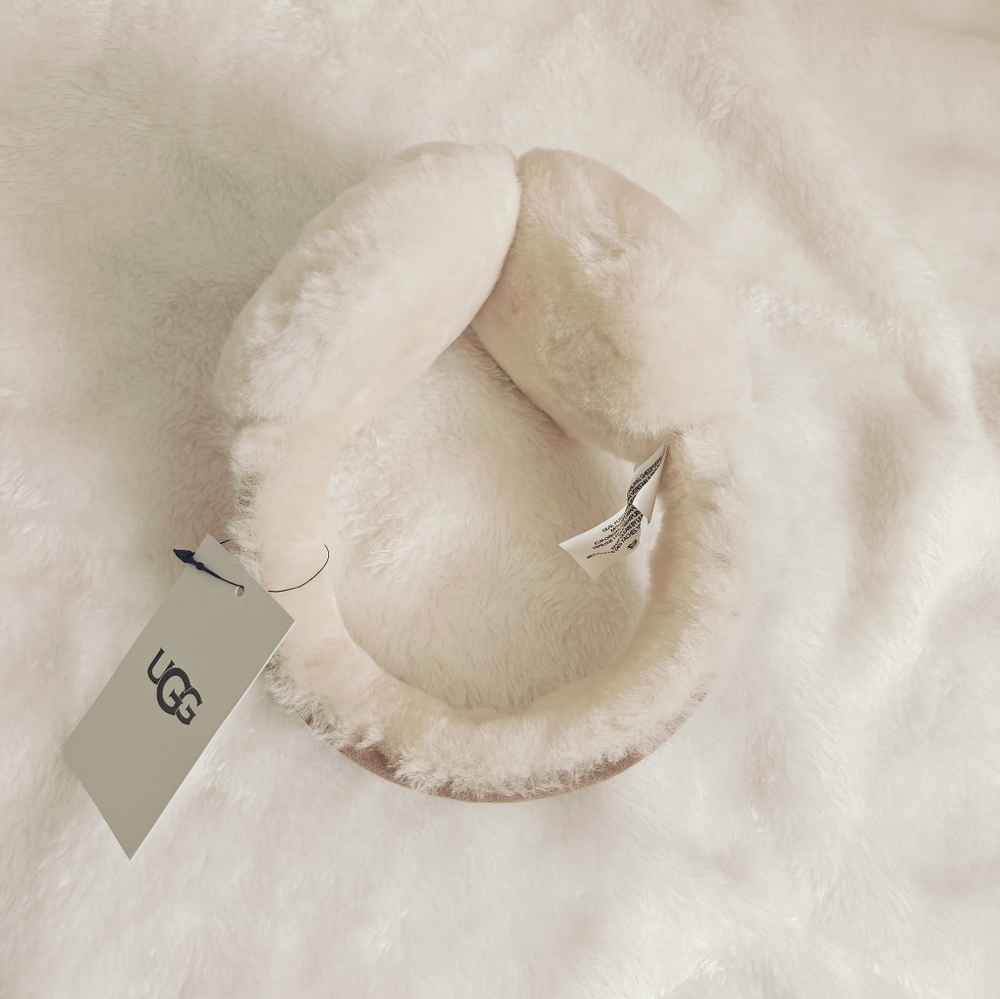 NWT UGG Shearling Sheepskin Embroidery Earmuff water resistance - Picture 6 of 6
